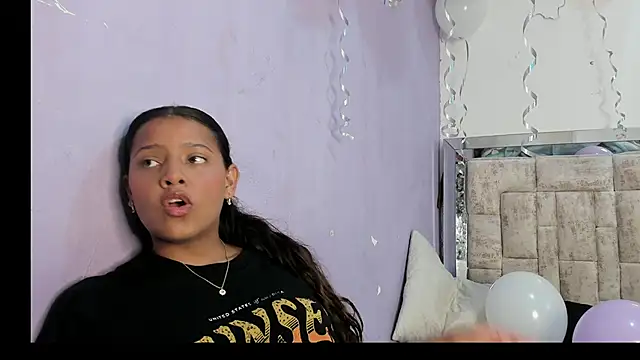 Snapshot of ReisheII_Andersom chatting on 10-24-25, 11:23 ReisheII Andersom online show from 10-24-25, 11:23