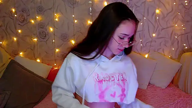 Snapshot of fluffy_kitty_ chatting on 10-17-25, 03:25 fluffy kitty  online show from 10-17-25, 03:25