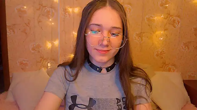 Snapshot of fluffy_kitty_ chatting on 02-08-26, 09:29 fluffy kitty online show from 02-08-26, 09:29