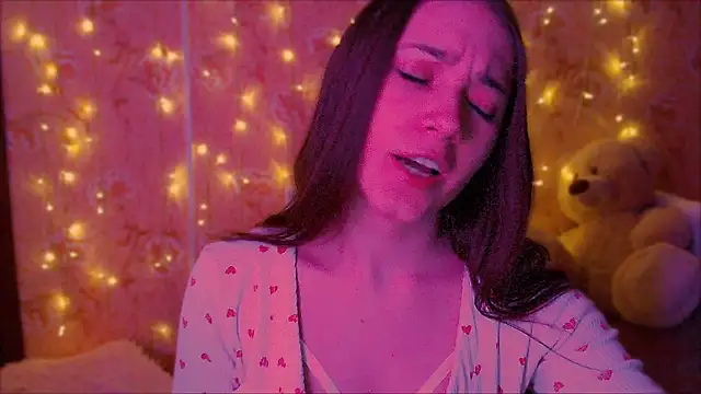 Snapshot of fluffy_kitty_ chatting on 02-24-26, 06:28 fluffy kitty online show from 02-24-26, 06:28