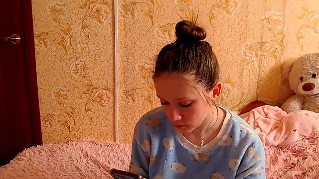 Snapshot of fluffy_kitty_ chatting on 03-06-26, 08:44 fluffy kitty online show from 03-06-26, 08:44