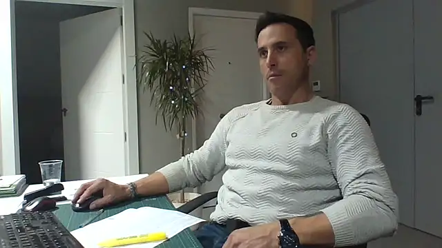 Lucas   81 online show from 12-17-25, 07:20