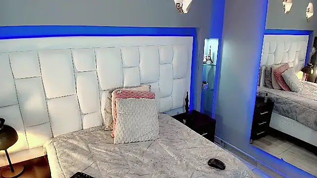 Snapshot of CuteAri chatting on 01-31-25, 12:17 CuteAri online show from 01-31-25, 12:17