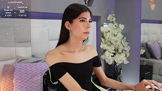 Snapshot of CuteAri chatting on 10-05-25, 08:07 CuteAri online show from 10-05-25, 08:07