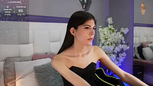 Snapshot of CuteAri chatting on 10-17-25, 09:06 CuteAri online show from 10-17-25, 09:06