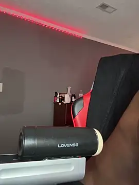 Snapshot of Festivitiesking1 chatting on 06-10-26, 12:22 Festivitiesking1 online show from 06-10-26, 12:22