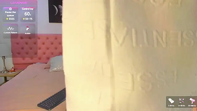 Snapshot of Latrellx7 chatting on 01-10-25, 12:04 Latrellx7 online show from 01-10-25, 12:04