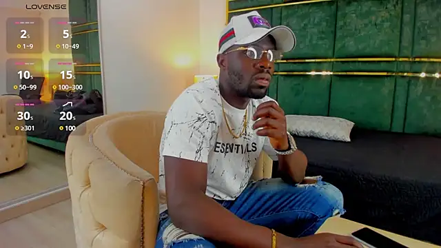 Snapshot of Latrellx7 chatting on 02-03-25, 10:47 Latrellx7 online show from 02-03-25, 10:47