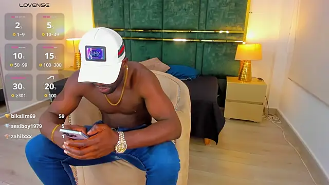 Snapshot of Latrellx7 chatting on 02-05-25, 02:05 Latrellx7 online show from 02-05-25, 02:05