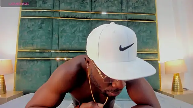 Snapshot of Latrellx7 chatting on 02-13-25, 11:28 Latrellx7 online show from 02-13-25, 11:28