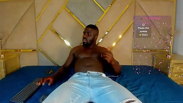 Snapshot of Latrellx7 chatting on 10-23-25, 02:33 Latrellx7 online show from 10-23-25, 02:33