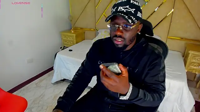 Snapshot of Latrellx7 chatting on 10-31-25, 11:50 Latrellx7 online show from 10-31-25, 11:50