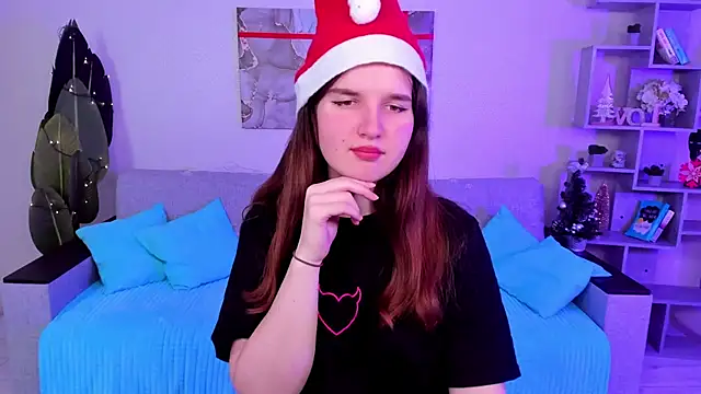 Snapshot of BonneyLove chatting on 12-17-24, 05:15 BonneyLove online show from 12-17-24, 05:15