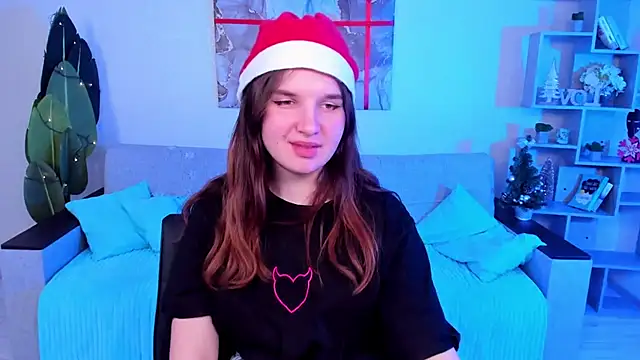 Snapshot of BonneyLove chatting on 12-17-24, 08:21 BonneyLove online show from 12-17-24, 08:21