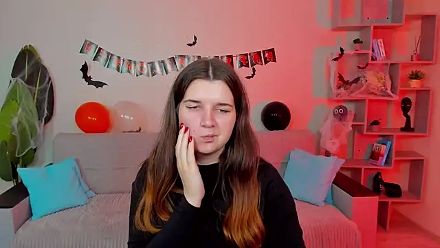 Snapshot of BonneyLove chatting on 10-17-25, 09:39 BonneyLove online show from 10-17-25, 09:39