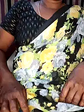 Snapshot of Indiandolly23 chatting on 03-05-25, 05:50 Indiandolly23 online show from 03-05-25, 05:50