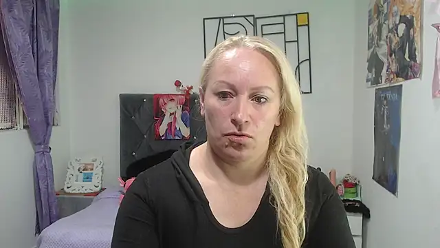Snapshot of emperabigbootybigass chatting on 06-11-26, 12:36 emperabigbootybigass online show from 06-11-26, 12:36