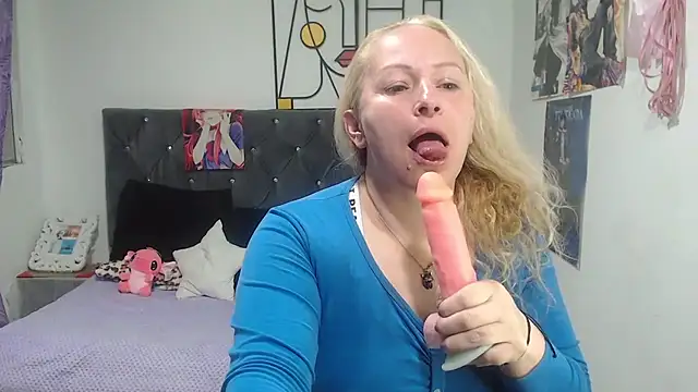 Snapshot of emperabigbootybigass chatting on 07-06-26, 12:24 emperabigbootybigass online show from 07-06-26, 12:24