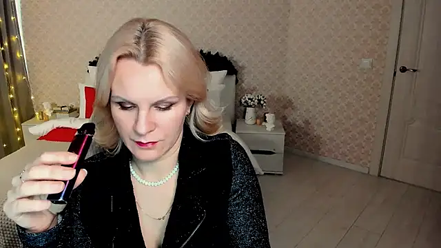 Louisa Bay online show from 01-15-25, 11:00