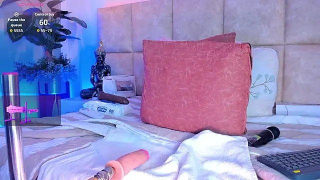 LizSheibaum online show from 11-30-25, 04:11