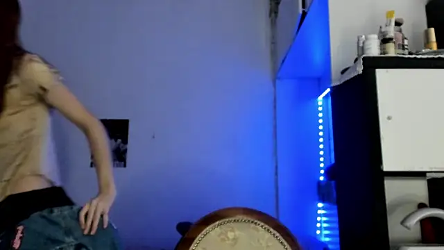 LisaIcon online show from 10-19-25, 10:05