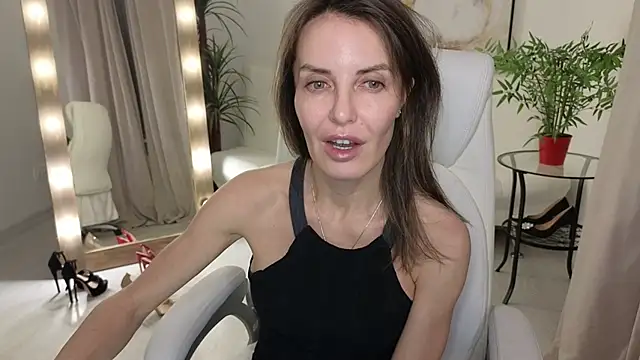 Snapshot of Beylly chatting on 01-13-25, 01:23 Beylly online show from 01-13-25, 01:23