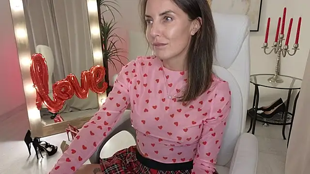 Snapshot of Beylly chatting on 02-15-25, 06:02 Beylly online show from 02-15-25, 06:02