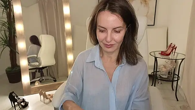 Snapshot of Beylly chatting on 03-11-25, 01:26 Beylly online show from 03-11-25, 01:26