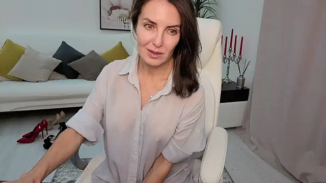 Snapshot of Beylly chatting on 11-28-25, 03:47 Beylly online show from 11-28-25, 03:47