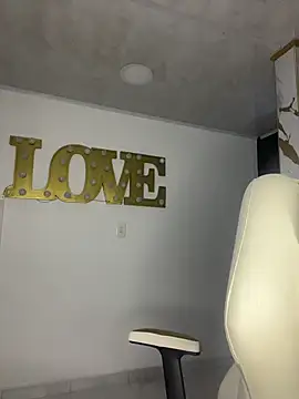 emma  milk  online show from 12-16-25, 11:37