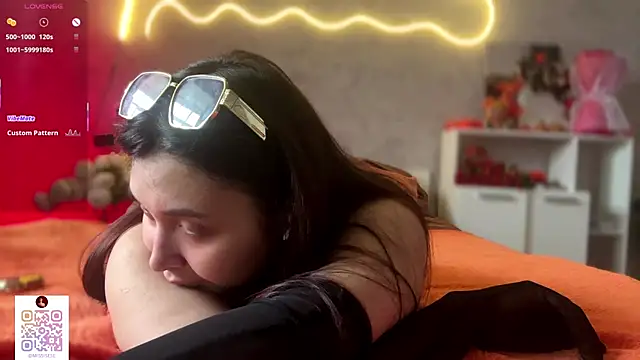 UdeleBarns online show from 10-22-25, 06:02