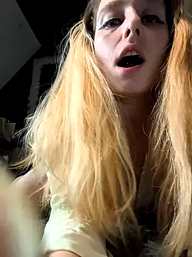 Snapshot of Sweet-SpicyOff chatting on 12-15-25, 01:48 Sweet-SpicyOff online show from 12-15-25, 01:48