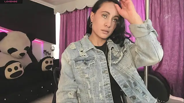 Coral Gibson online show from 12-05-25, 01:20