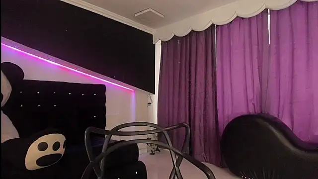 Coral Gibson online show from 04-08-26, 12:16