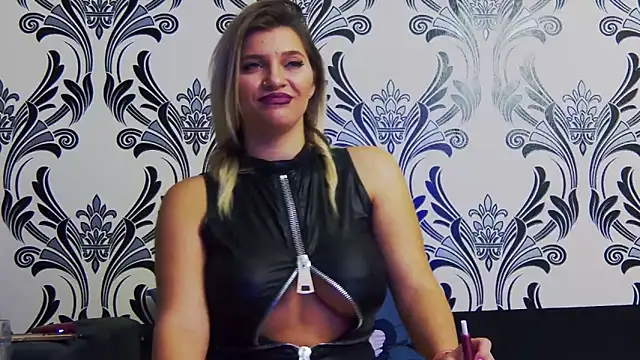 Snapshot of Lorehottie chatting on 03-15-25, 12:24 Lorehottie online show from 03-15-25, 12:24