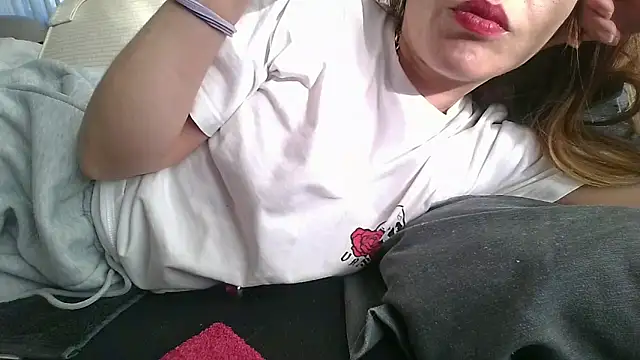 Snapshot of KarolinaReaper chatting on 02-03-25, 02:13 KarolinaReaper online show from 02-03-25, 02:13