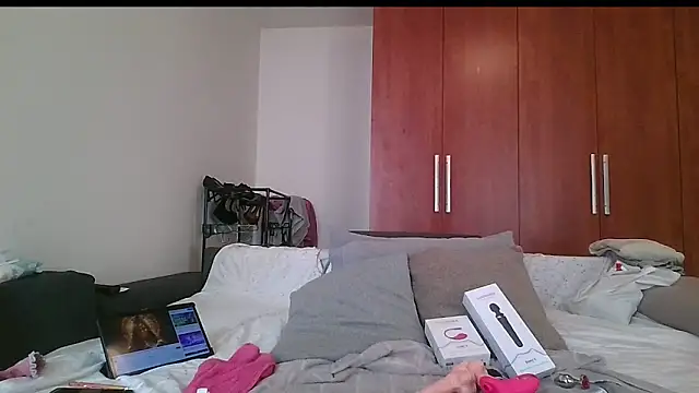 Snapshot of KarolinaReaper chatting on 02-23-25, 12:59 KarolinaReaper online show from 02-23-25, 12:59