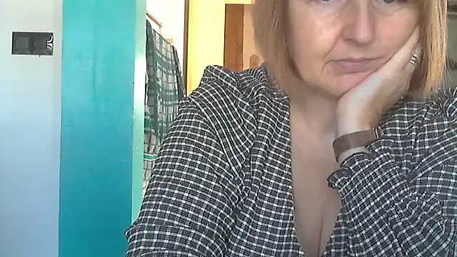 Snapshot of Sandcoq chatting on 10-02-25, 08:32 Sandcoq online show from 10-02-25, 08:32