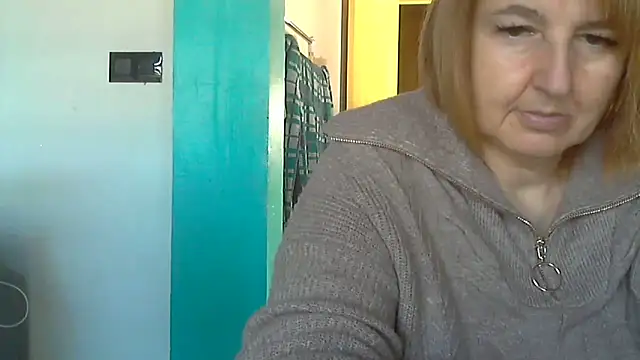 Snapshot of Sandcoq chatting on 10-13-25, 08:47 Sandcoq online show from 10-13-25, 08:47