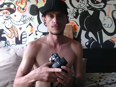 roystonee01 online show from 09-24-25, 05:16