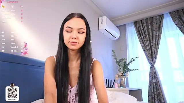 Snapshot of SynneFrary chatting on 10-14-25, 06:03 SynneFrary online show from 10-14-25, 06:03