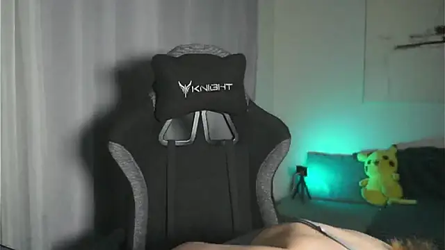 Snapshot of HarpyWitch chatting on 10-31-25, 07:04 HarpyWitch online show from 10-31-25, 07:04