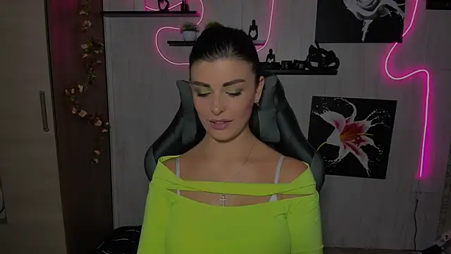 Snapshot of KayWuds chatting on 12-04-24, 08:56 KayWuds online show from 12-04-24, 08:56