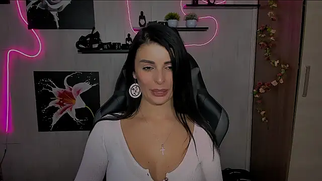 Snapshot of KayWuds chatting on 12-08-24, 04:50 KayWuds online show from 12-08-24, 04:50