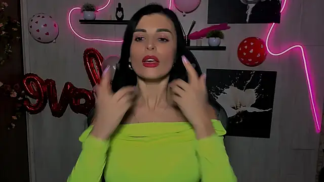 Snapshot of KayWuds chatting on 02-20-25, 01:51 KayWuds online show from 02-20-25, 01:51