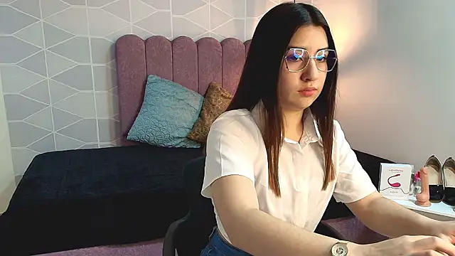 Snapshot of Aly_Cute_ chatting on 12-02-24, 12:07 Aly Cute online show from 12-02-24, 12:07