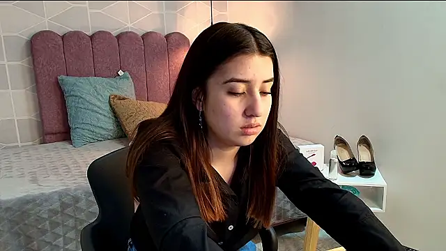 Snapshot of Aly_Cute_ chatting on 12-06-24, 09:24 Aly Cute online show from 12-06-24, 09:24
