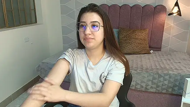 Snapshot of Aly_Cute_ chatting on 12-10-24, 09:22 Aly Cute online show from 12-10-24, 09:22