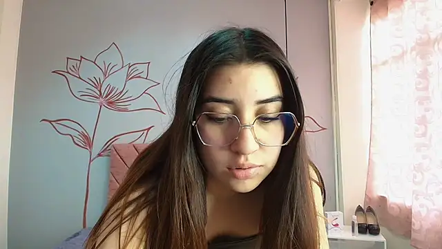 Snapshot of Aly_Cute_ chatting on 12-12-24, 06:31 Aly Cute online show from 12-12-24, 06:31