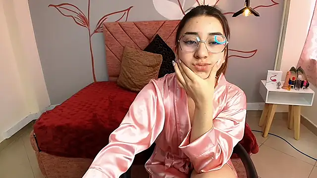 Snapshot of Aly_Cute_ chatting on 12-17-24, 03:17 Aly Cute online show from 12-17-24, 03:17